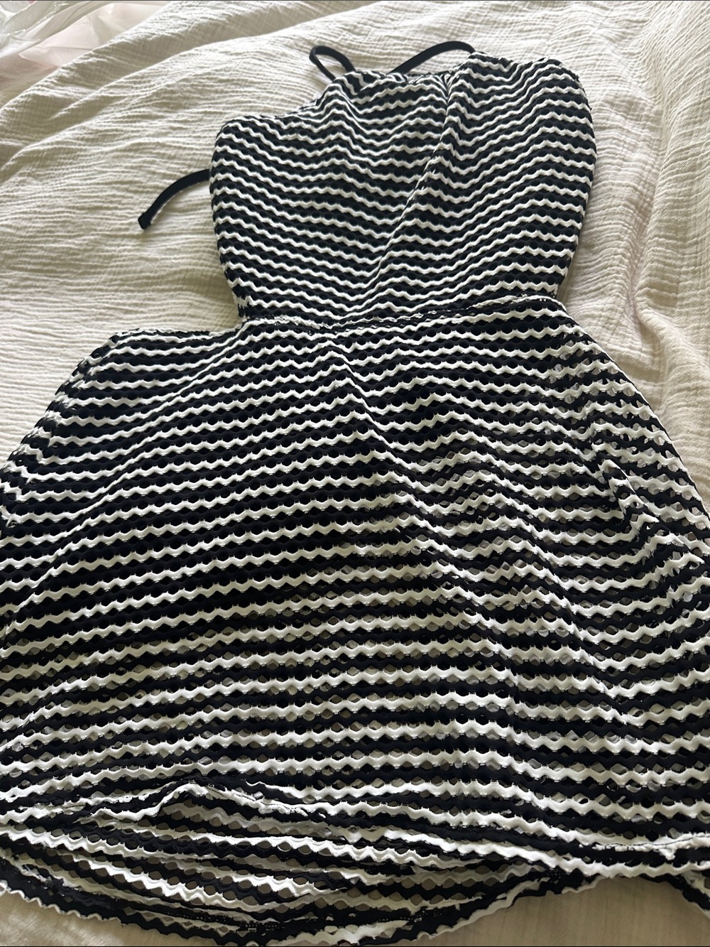 Land’End- Black & White Wave-Stripe Women's swim Dress - Picture 7 of 7